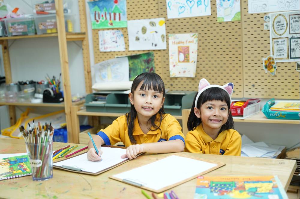 Siswa sedang belajar bersama