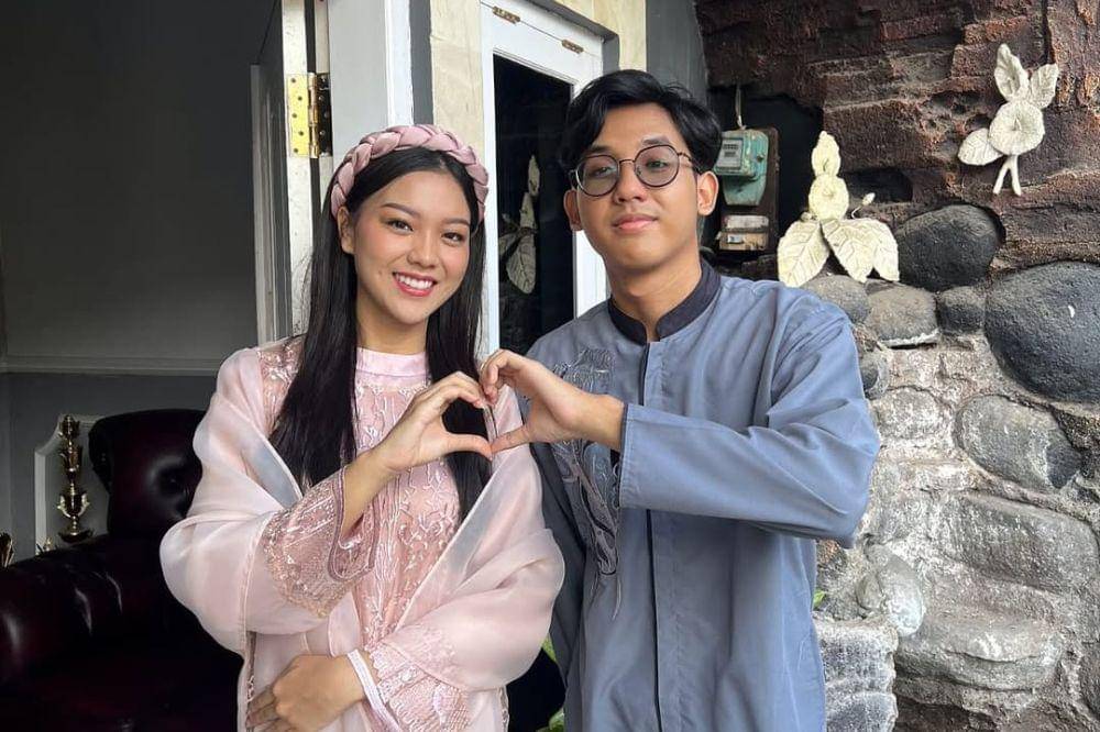 Firsta Yufi Amarta Putri bersama adiknya