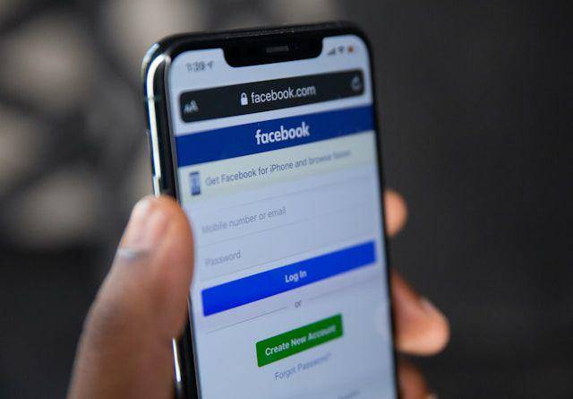Upaya pemberantasan konten digital berbahaya di Facebook
