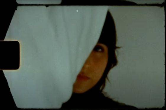 Lirik Lagu 'Moments' Micah Edwards dan Artinya, Takut Akan Perpisahan