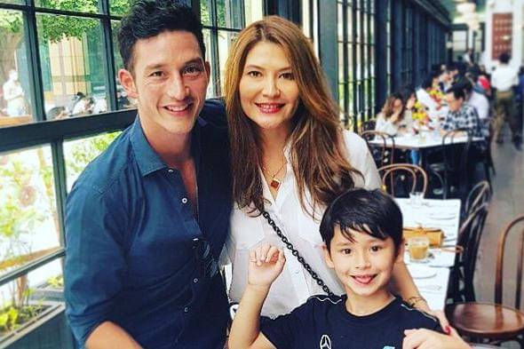 Artis yang Menikah dengan Berondong