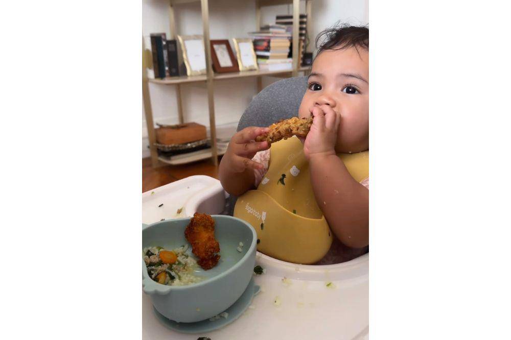 Momen Humaira Anak Zaskia Sungkar Lahap Makan Bareng Ukkasya 3.jpg