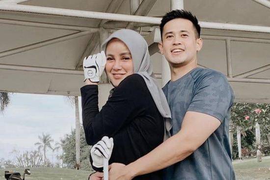 Artis yang Menikah dengan Berondong