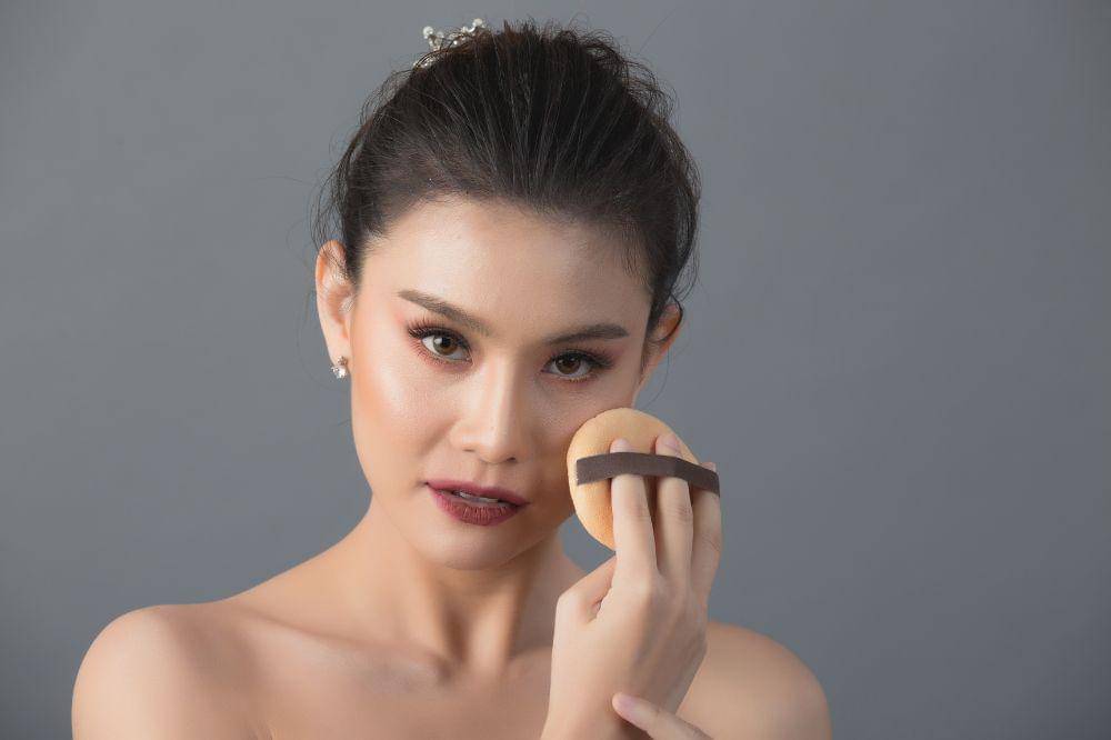 perempuan pake cushion.jpg