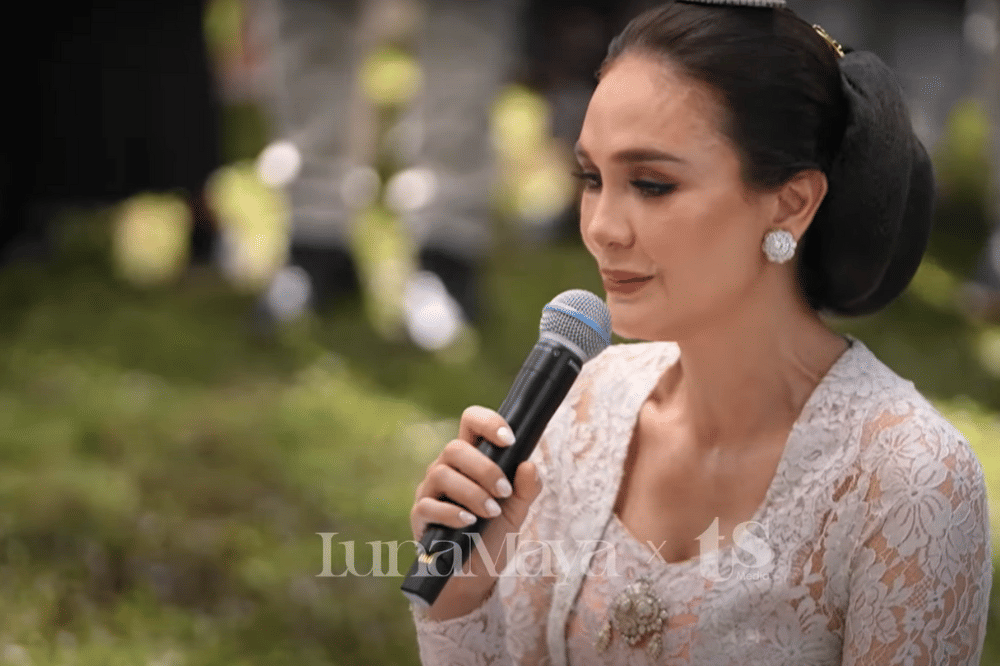Luna Maya Momen Sungkeman Sebelum Nikah