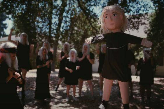 Makna Lagu 'Scott Street' Phoebe Bridgers dan Artinya, Upaya Nostalgia