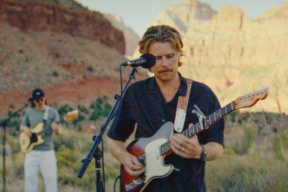 Makna Lagu 'Coastline' Hollow Coves dan Artinya 1.jpg