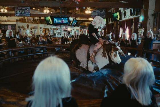 Makna Lagu 'Scott Street' Phoebe Bridgers dan Artinya, Upaya Nostalgia