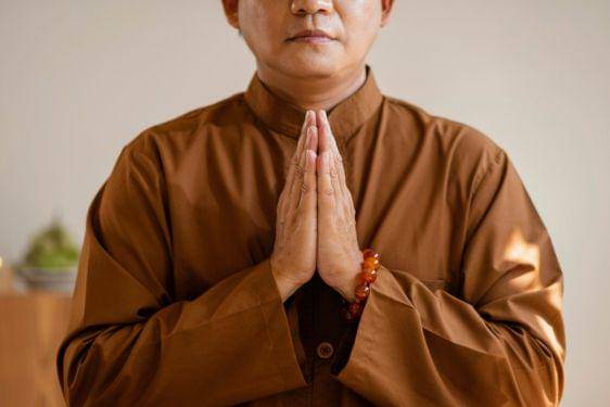 Tema Waisak 2025_ Tingkatkan Pengendalian Diri dan Kebijaksanaan 2.jpg