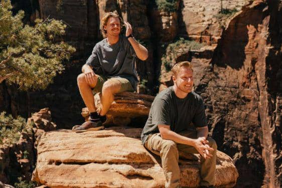 Makna Lagu 'Coastline' Hollow Coves dan Artinya 5.jpg