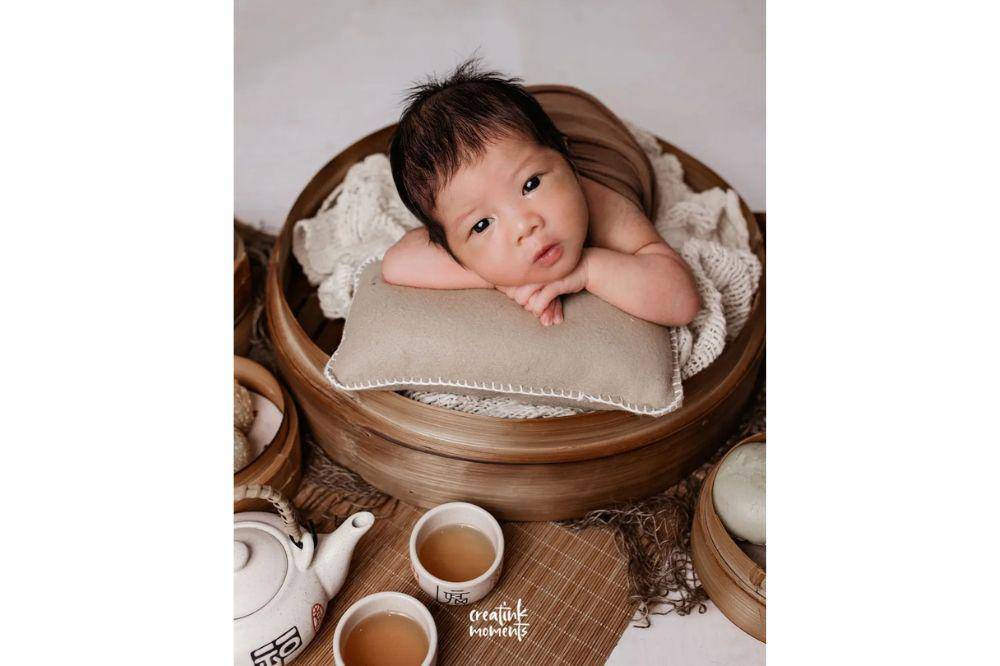 Newborn Photoshoot Anak Ketiga Kesha Ratuliu 2.jpg