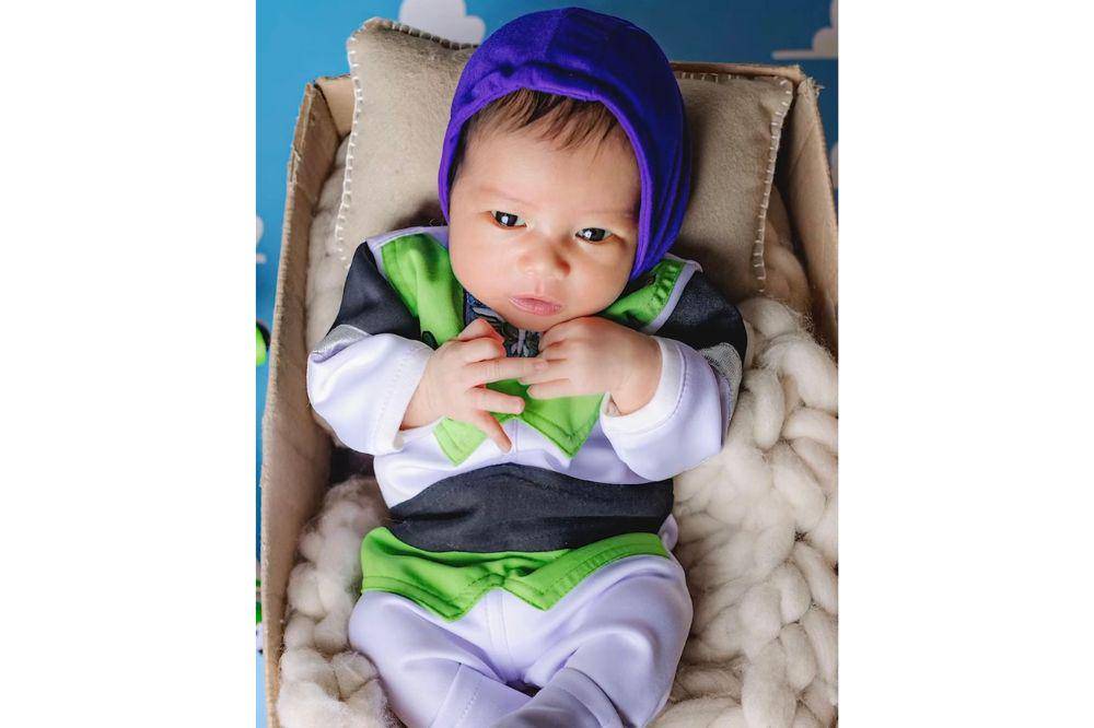 Newborn Photoshoot Anak Ketiga Kesha Ratuliu 7.jpg