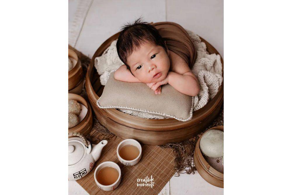 Newborn Photoshoot Anak Ketiga Kesha Ratuliu 3.jpg
