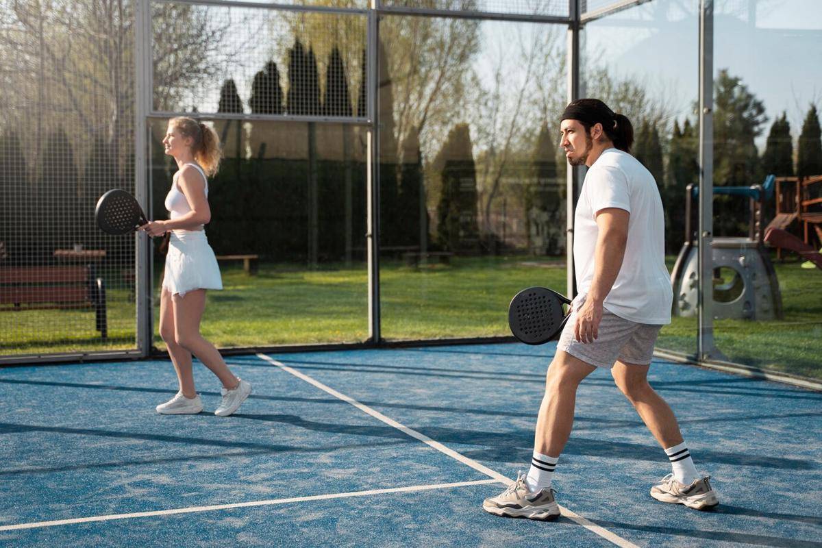 8 Tips Olahraga Padel Untuk Pemula Bikin Lebih Percaya Diri Saat Main