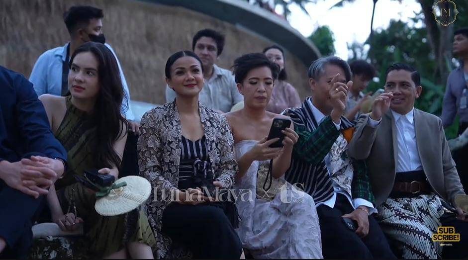 Nirina Zubir di acara akad nikah Luna Maya dan Maxime