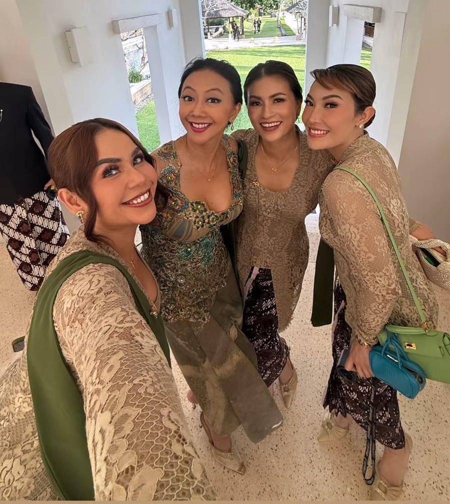 Bridesmaid di acara pernikahan Luna Maya