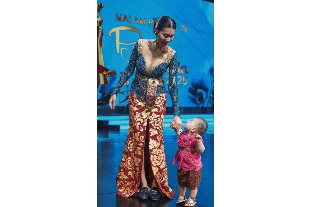 Momen Patricia Gouw Ajak Anak ke Panggung Puteri Indonesia 6.jpg