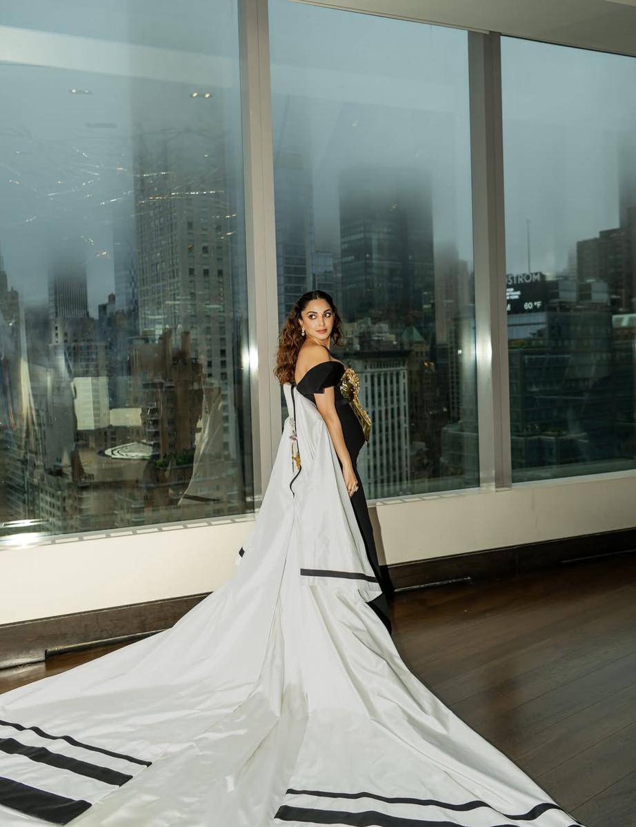 Kiara Advani Pamer Baby Bump di Met Gala 2025 1.jpg