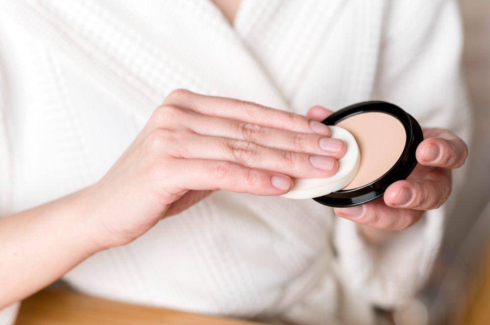 ilustrasi bedak (freepik.com/freepik)