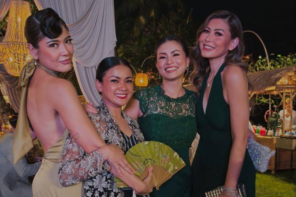 nirina zubir tamu di nikahan luna dan maxime