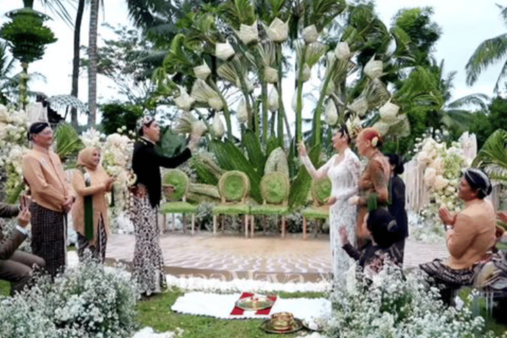 Apa itu Panggih yang ada di Acara Luna Maya dan Maxime Bouttier 2.png