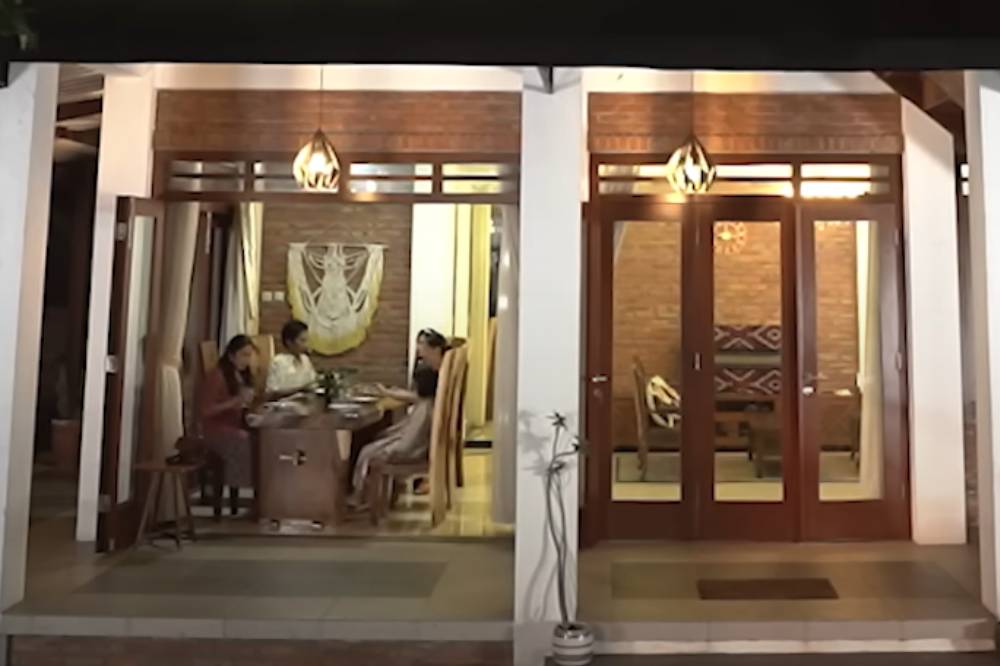 Lagu 'Mangu' Fourtwnty Feat Charita Utami