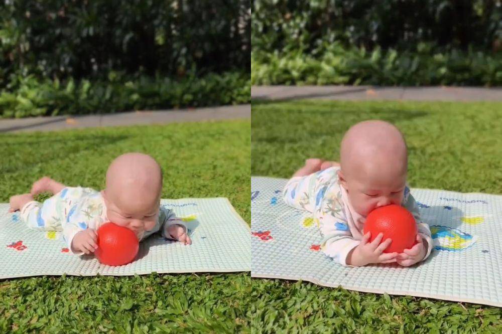 Momen Nael Idris Anak Kedua Nikita Willy Tummy Time di Rumput