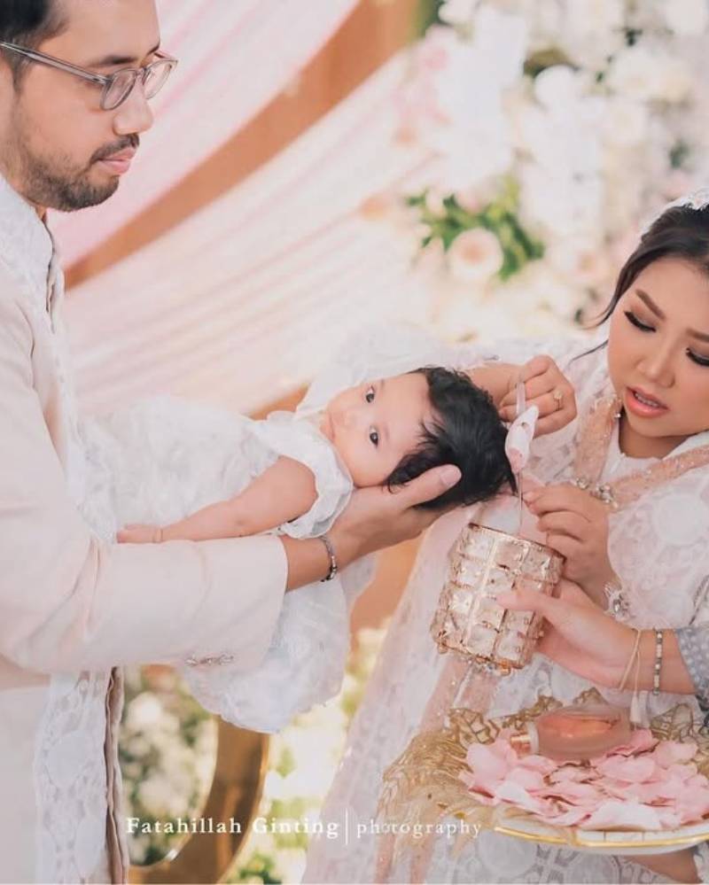 Kiky dan Khairi menggelar akikah untuk Kayya saat usianya 2 bulan.png