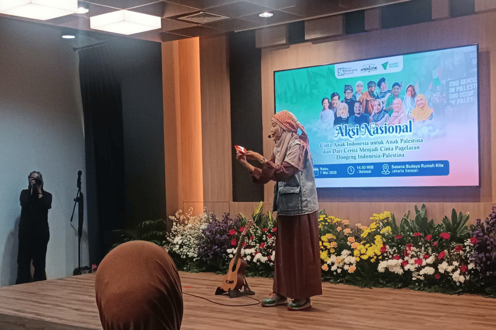 Pendongeng membacakan petisi