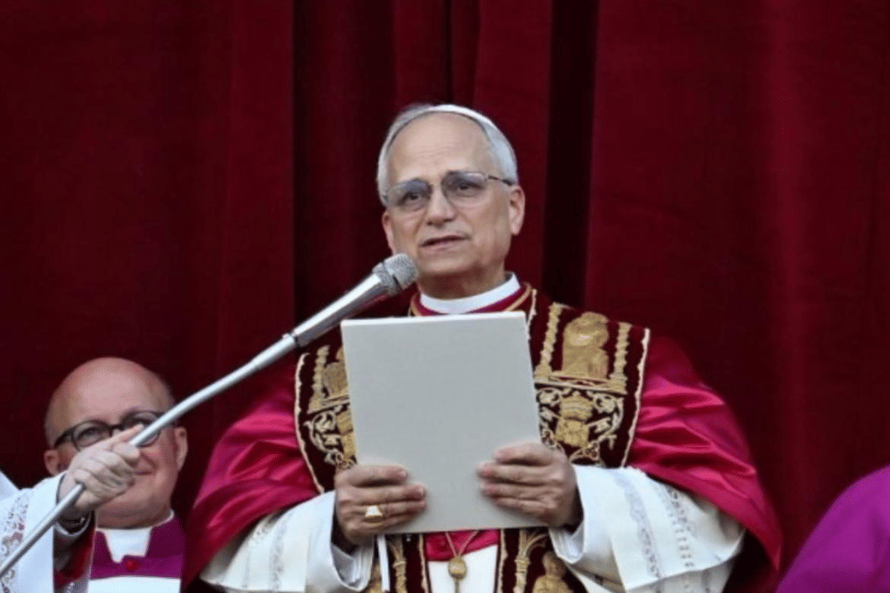 Paus Leo XIV dan Paus Fransiskus