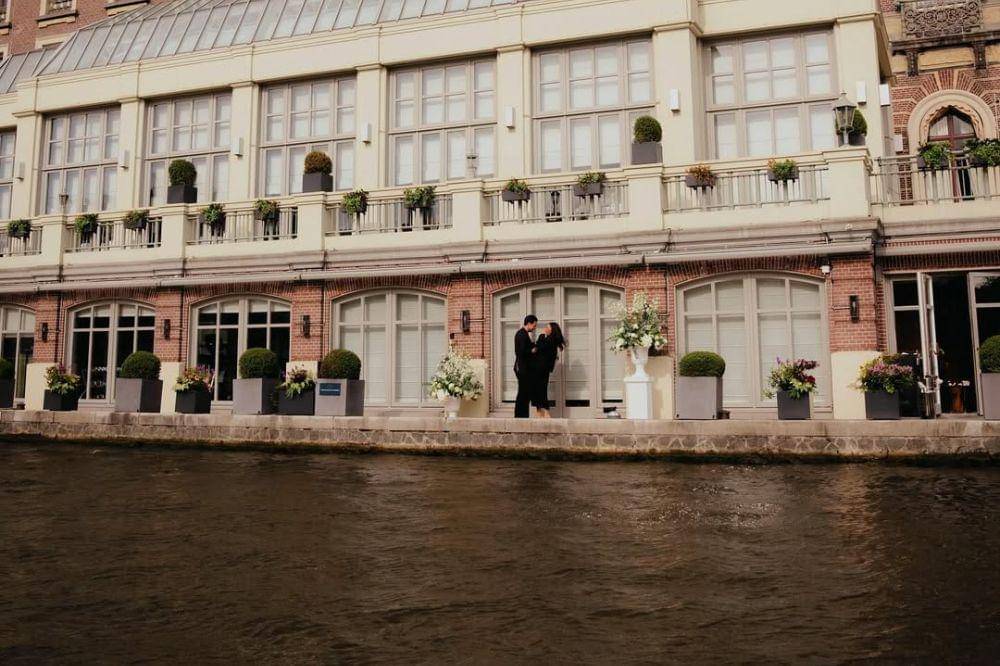 Thom Haye lamar kekasihnya