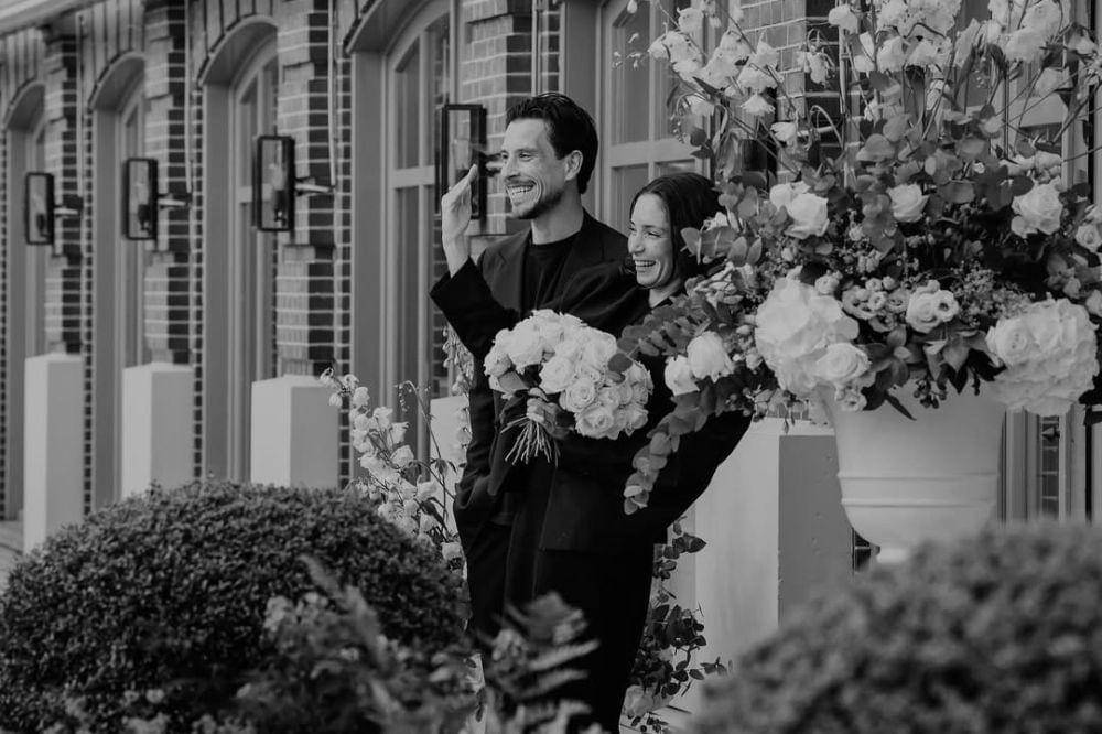 Thom Haye lamar kekasihnya