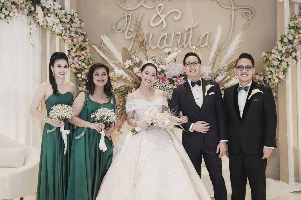 7 Foto Artis Jadi Bridesmaid saat Hamil 3.jpg