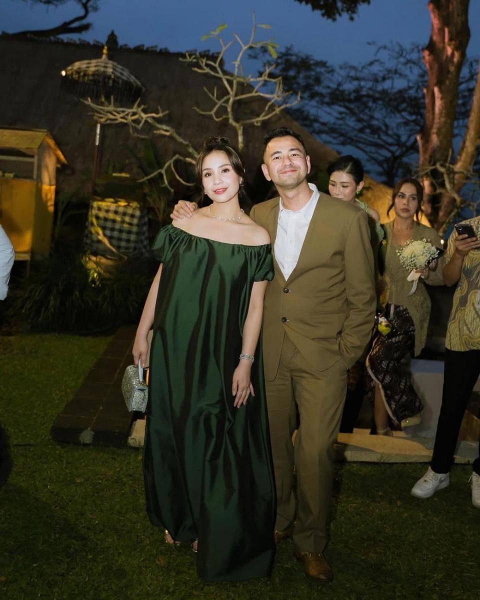 Raffi Ahmad dan Nagita Slavina di pernikahan Luna Maya dan Maxime Bouttier (Instagram.com/raffinagita1717)