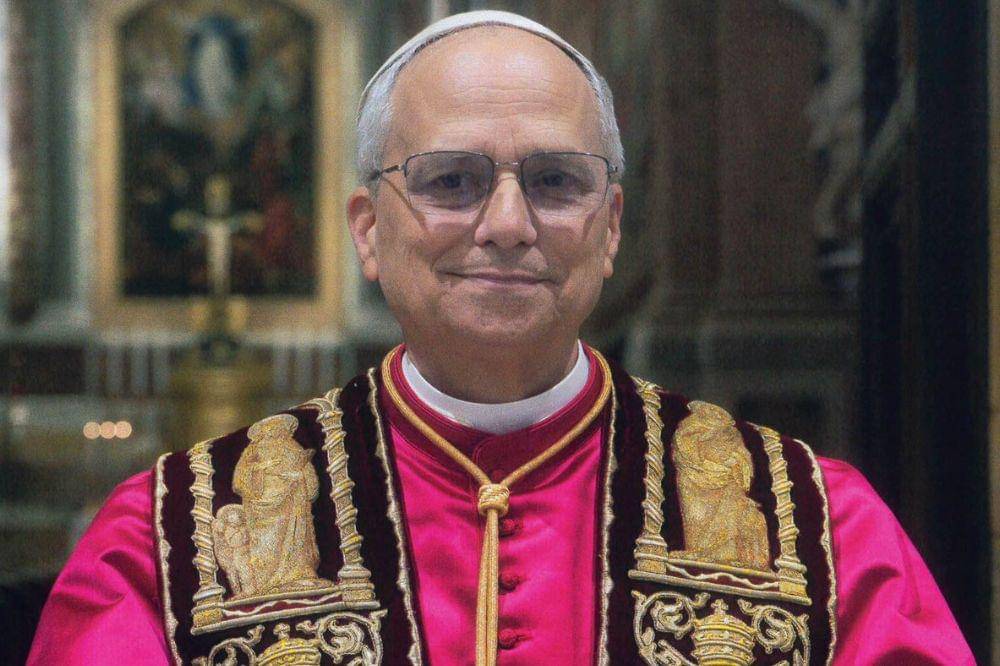 Potret resmi Paus Leo XIV