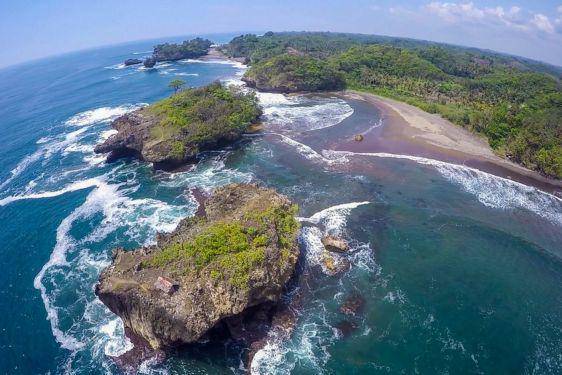 9 Tempat Wisata Pangandaran, Susuri Green Canyon yang Bikin Deg-degan!