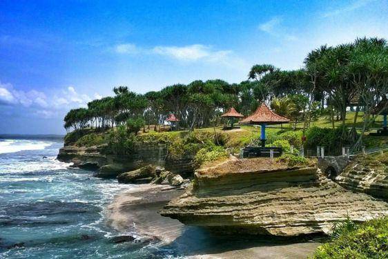 9 Tempat Wisata Pangandaran, Susuri Green Canyon yang Bikin Deg-degan!