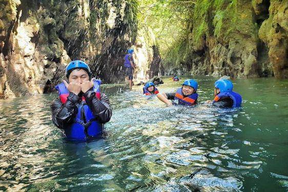 9 Tempat Wisata Pangandaran, Susuri Green Canyon yang Bikin Deg-degan!