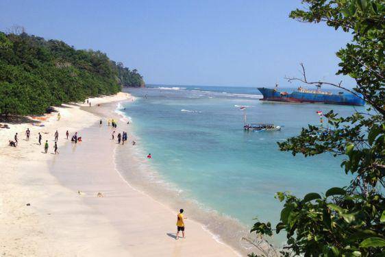 9 Tempat Wisata Pangandaran, Susuri Green Canyon yang Bikin Deg-degan!