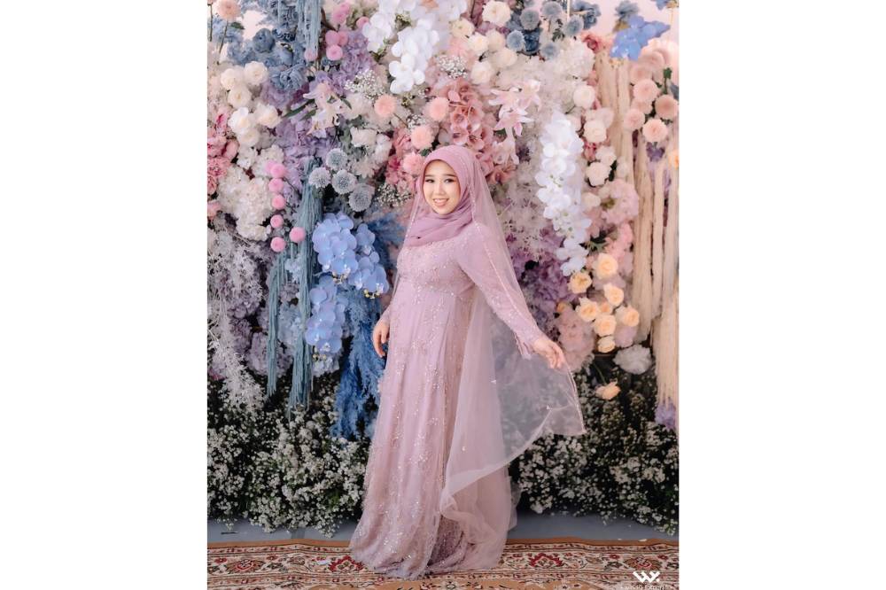 Model Kebaya untuk Tasyakuran Kehamilan yang Terinspirasi dari Artis 6.png