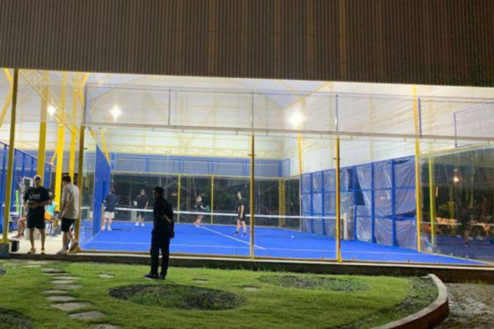 Sedang Viral! 3 Lapangan Padel Seru di Surabaya!