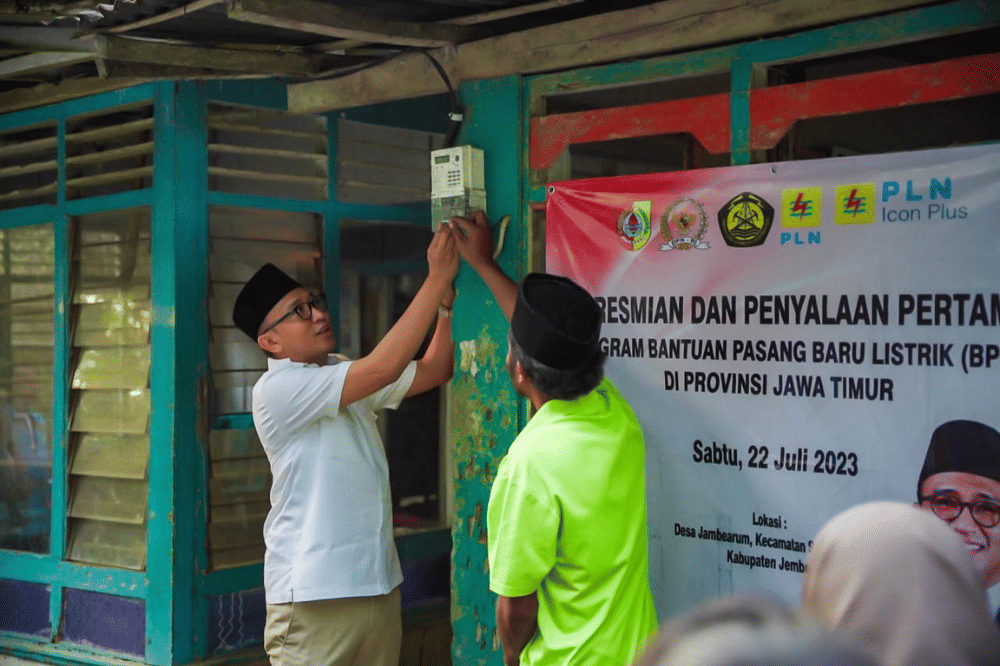 Meteran Listrik PLN di Rumah