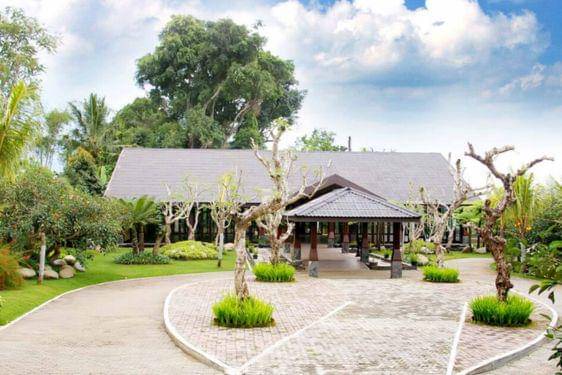 Taman Kupu-Kupu Cihanjuang.jpg