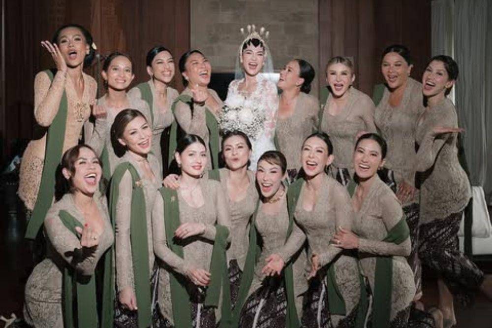 kebaya bridesmaid