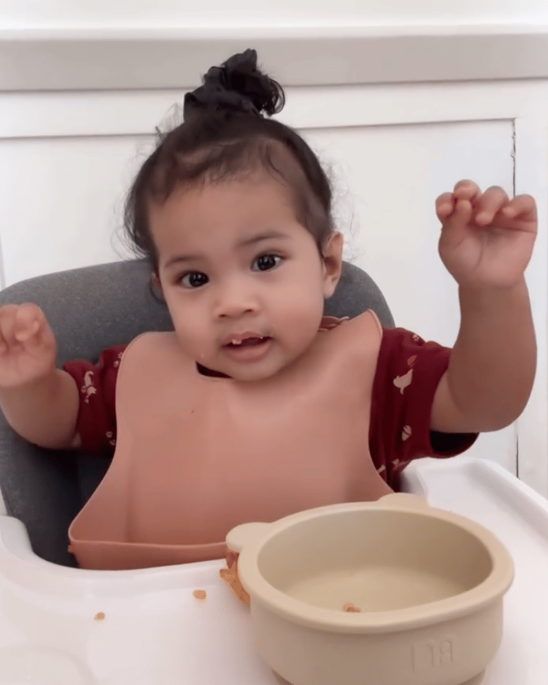 Joget kecil Humaira bikin suasana makan semakin menyenangkan