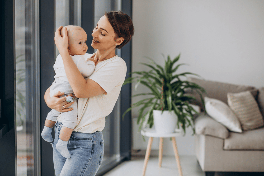 Bayi juga menyukai saat digendong sambil berjalan-jalan.png