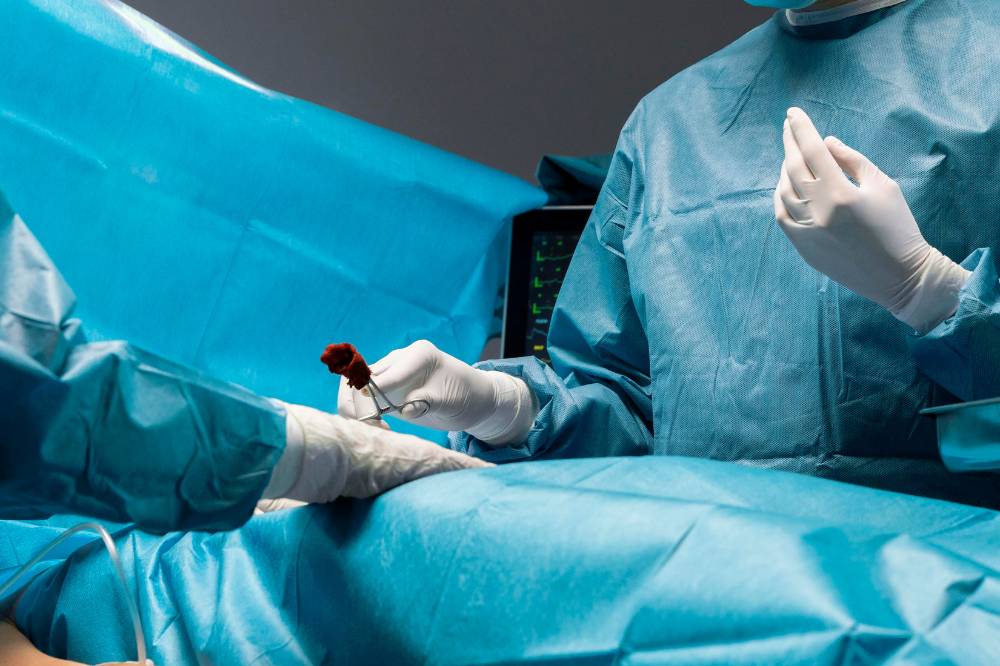 Menkes Siapkan Aturan Baru, Dokter Umum Bisa Operasi Caesar!.png
