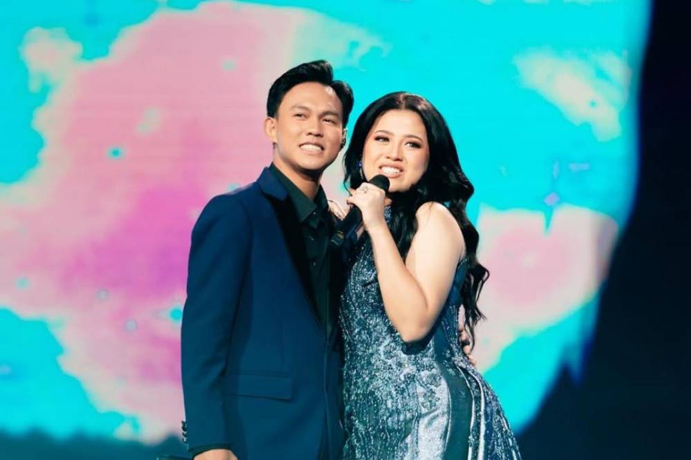 Fajar Noor dan Shabrina Leanor Indonesian Idol