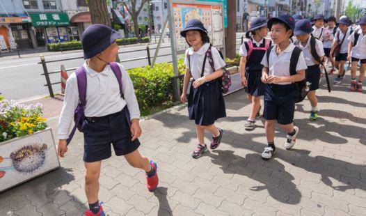 anak di jepang bernagkat sekolah sendiri