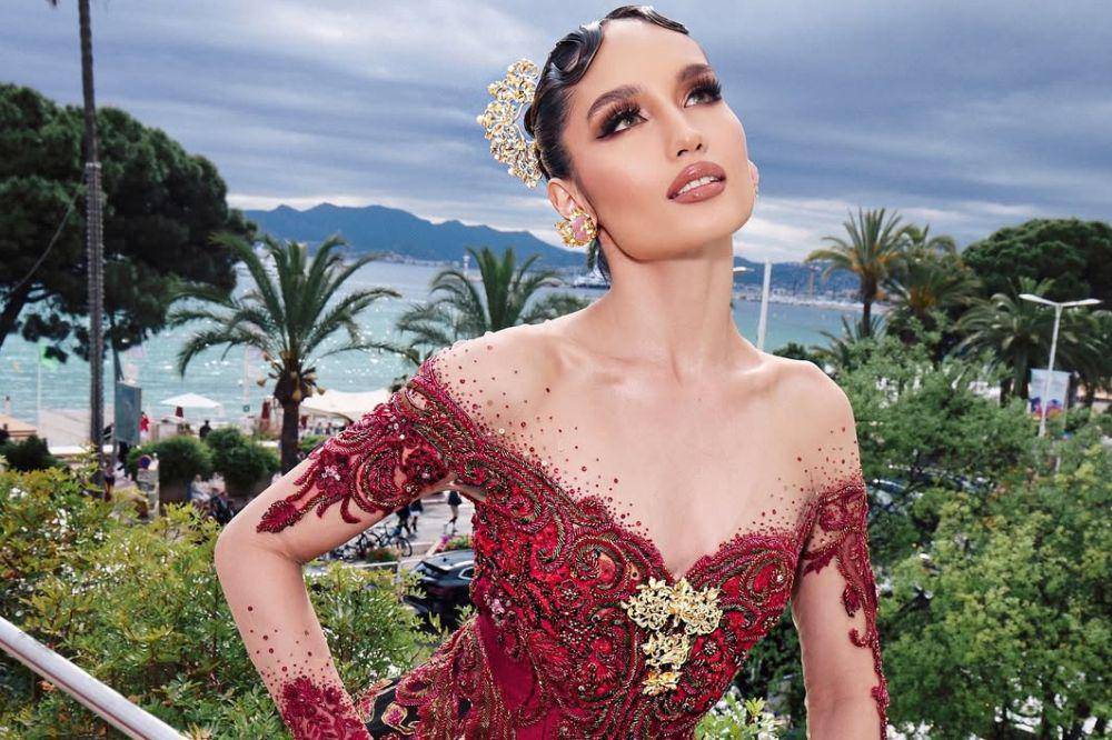 7 Pesona Cinta Laura Berkebaya Merah di Festival Film Cannes 2025 (2).jpg